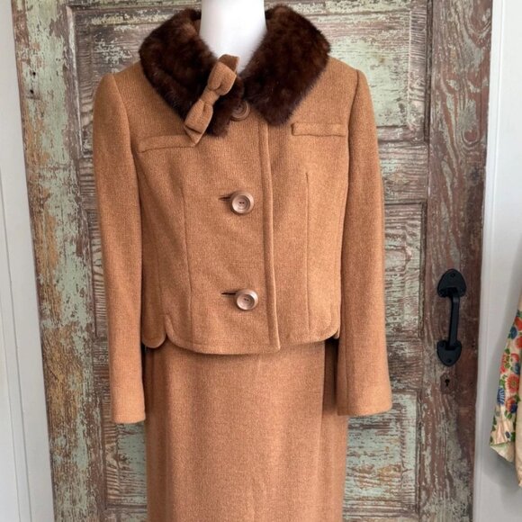 Vintage 1950s–1960s Lilli Ann Wool Suit with Detachable Mink Collar - Picture 1 of 12